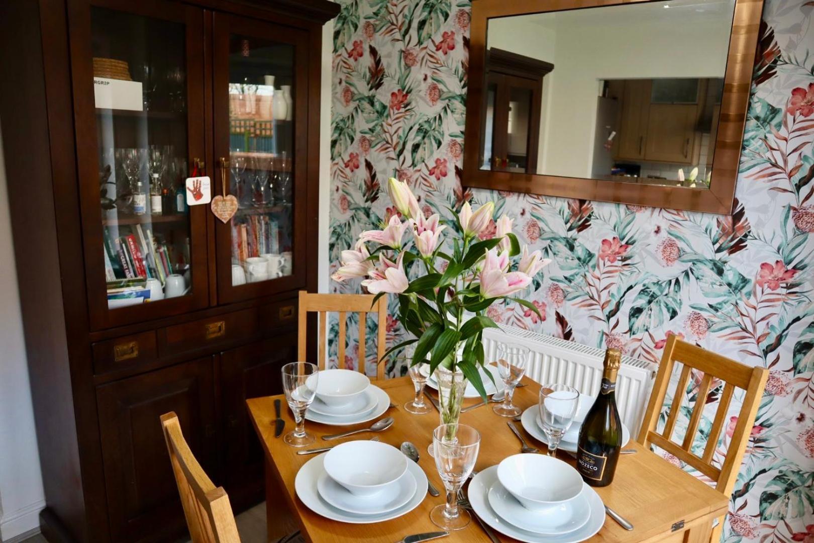 In Our Liverpool Home Sleeps 5 In 2 Double & 1 Single Bedrooms Exteriör bild